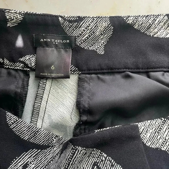 Ann Taylor Dress Shorts Women’s Floral Black and White 6 - Picture 5 of 6